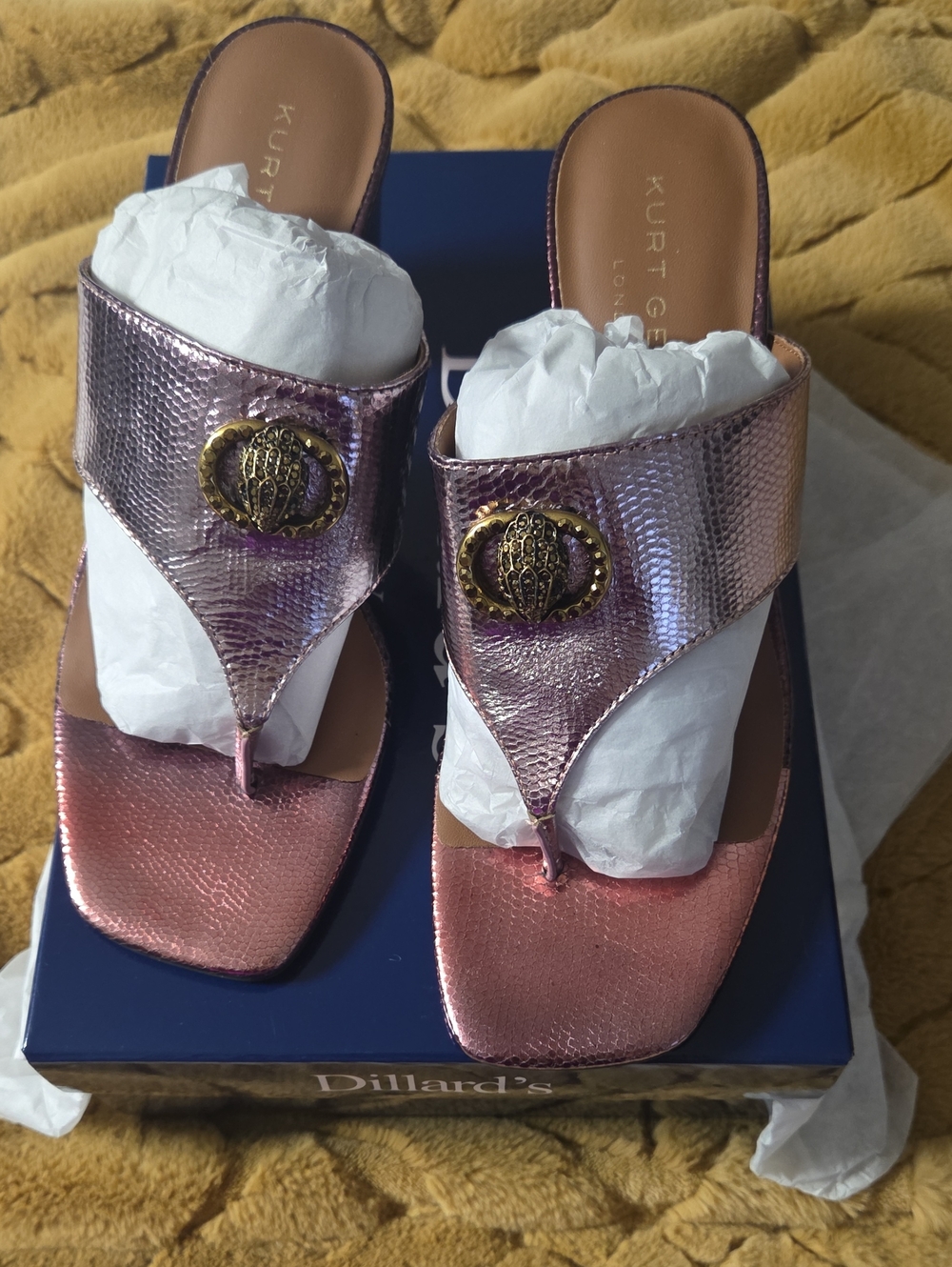 Kurt Geiger Metallic Pink Thong Sandals with Gold Emblem